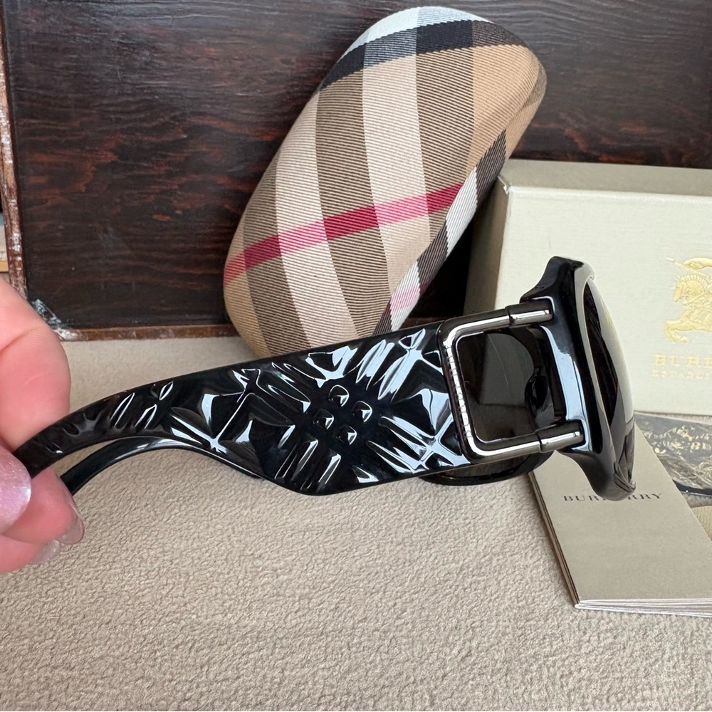 Authentic Burberry B4037 Black Rectangular Sungla… - image 3